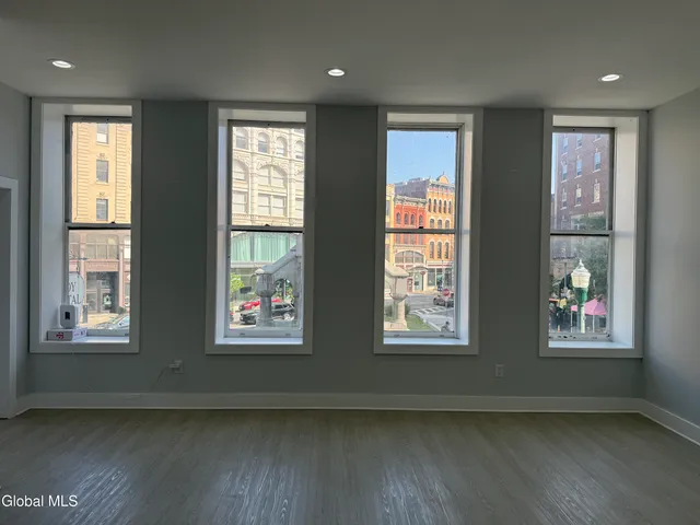 $1,650 | 5 Broadway, Unit 204, Troy, NY 12180