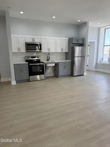 $1,650 | 5 Broadway, Unit 204, Troy, NY 12180