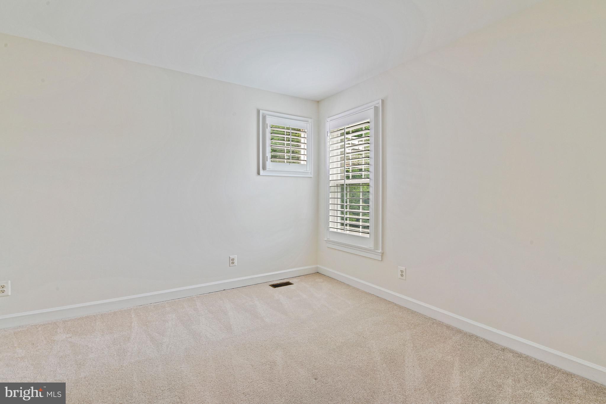 9733 Hidden Valley Road Vienna, VA 22181 - Photo 50 of 70