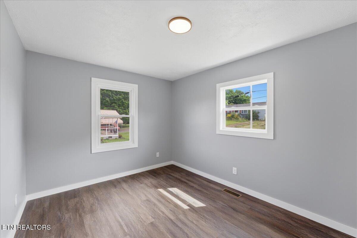 7920 Powell Heights Road Powell, TN 37849 - Photo 15 of 18 BEdroom 3