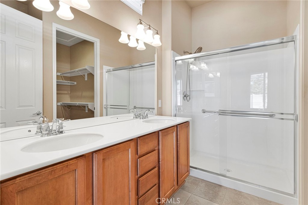 10149 Darby Road Apple Valley, CA 92308 - Photo 23 of 46 Primary bathroom