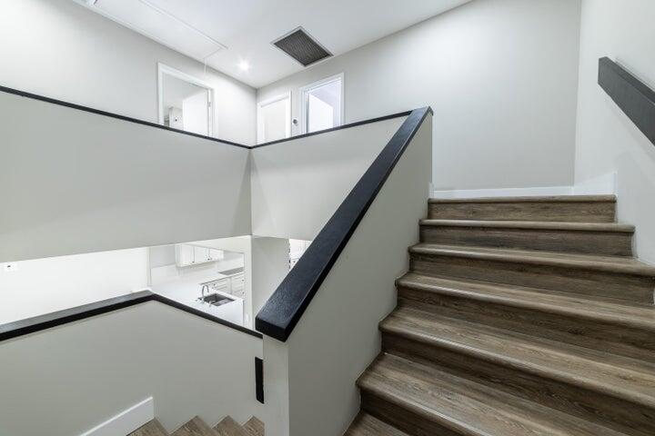 2517 Presidential Way, Unit B West Palm Beach, FL 33401 - Photo 12 of 45 a view of entryway