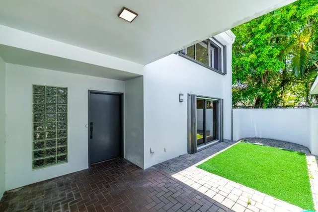 a view of a house with a backyard