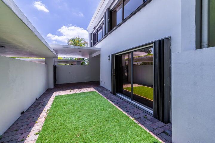 2517 Presidential Way, Unit B West Palm Beach, FL 33401 - Photo 34 of 45 a view of an interior of the house