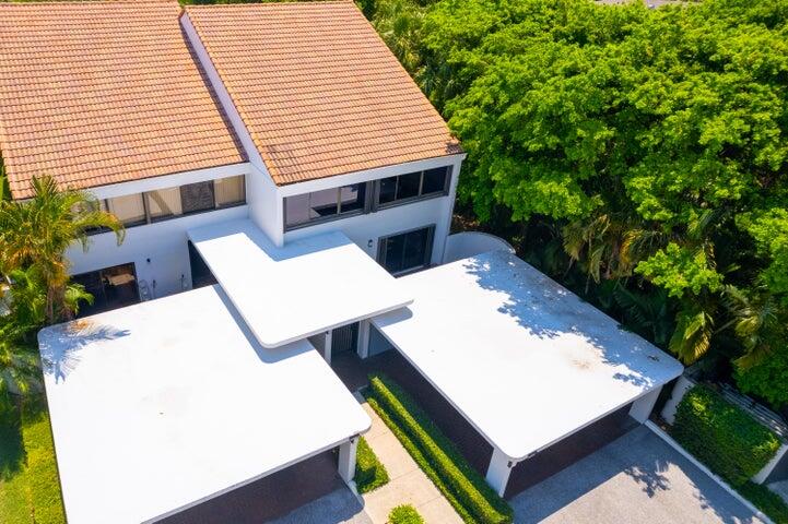 2517 Presidential Way, Unit B West Palm Beach, FL 33401 - Photo 39 of 45 a view of backyard of a house