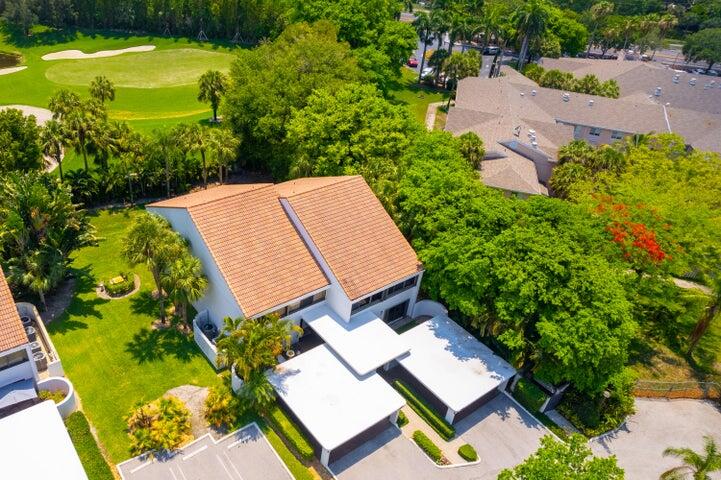 2517 Presidential Way, Unit B West Palm Beach, FL 33401 - Photo 40 of 45 an aerial view of a house with swimming pool and garden