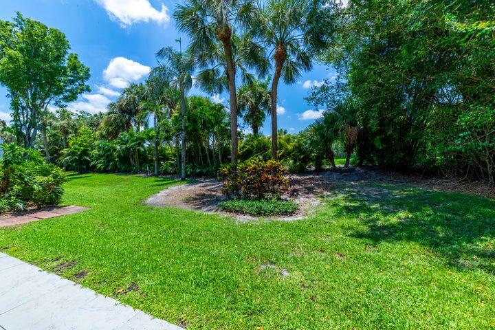 2517 Presidential Way, Unit B West Palm Beach, FL 33401 - Photo 10 of 45 a view of a garden with a tree