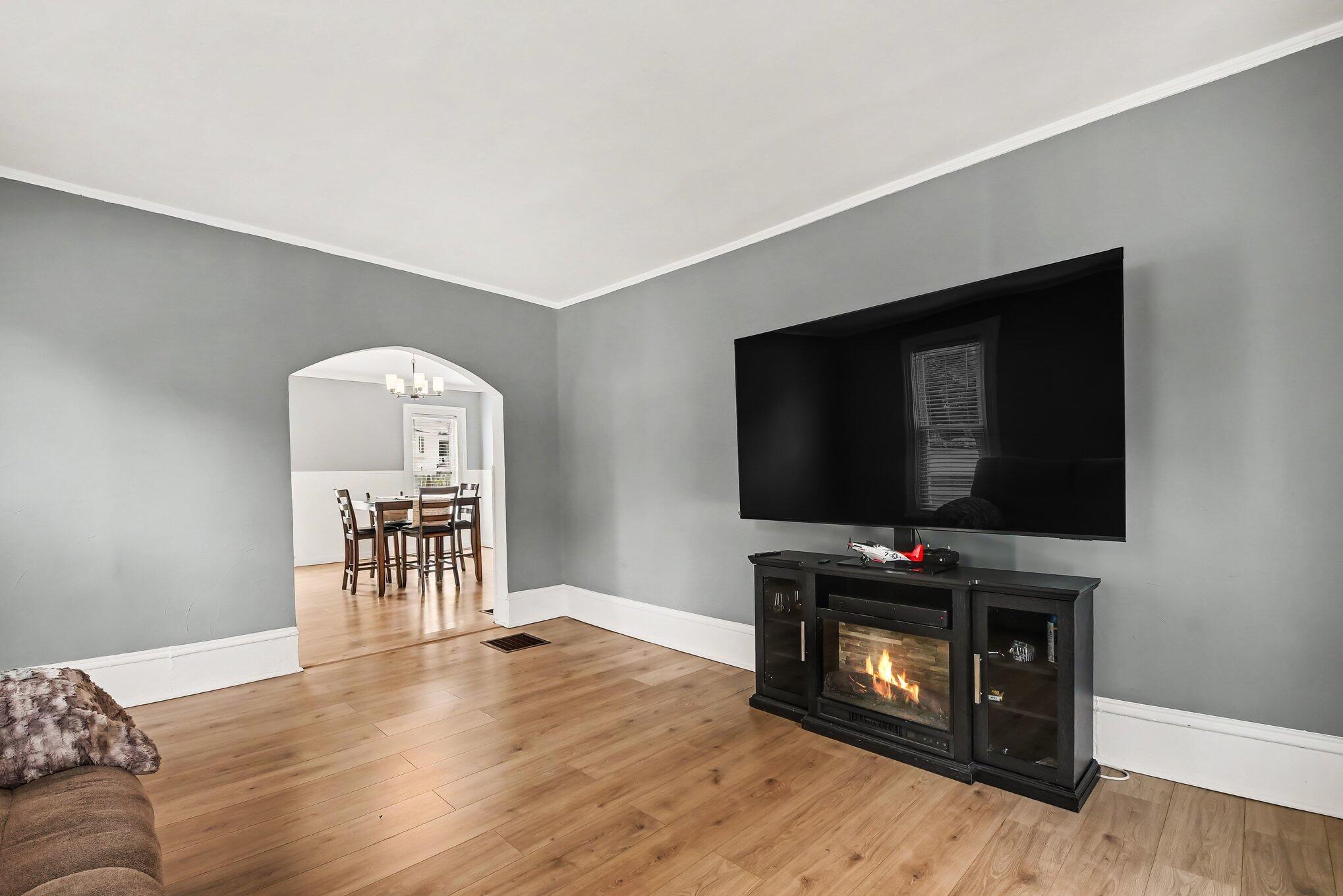 311 South Bridge Street Belding, MI 48809 - Photo 4 of 17 004_file_9118