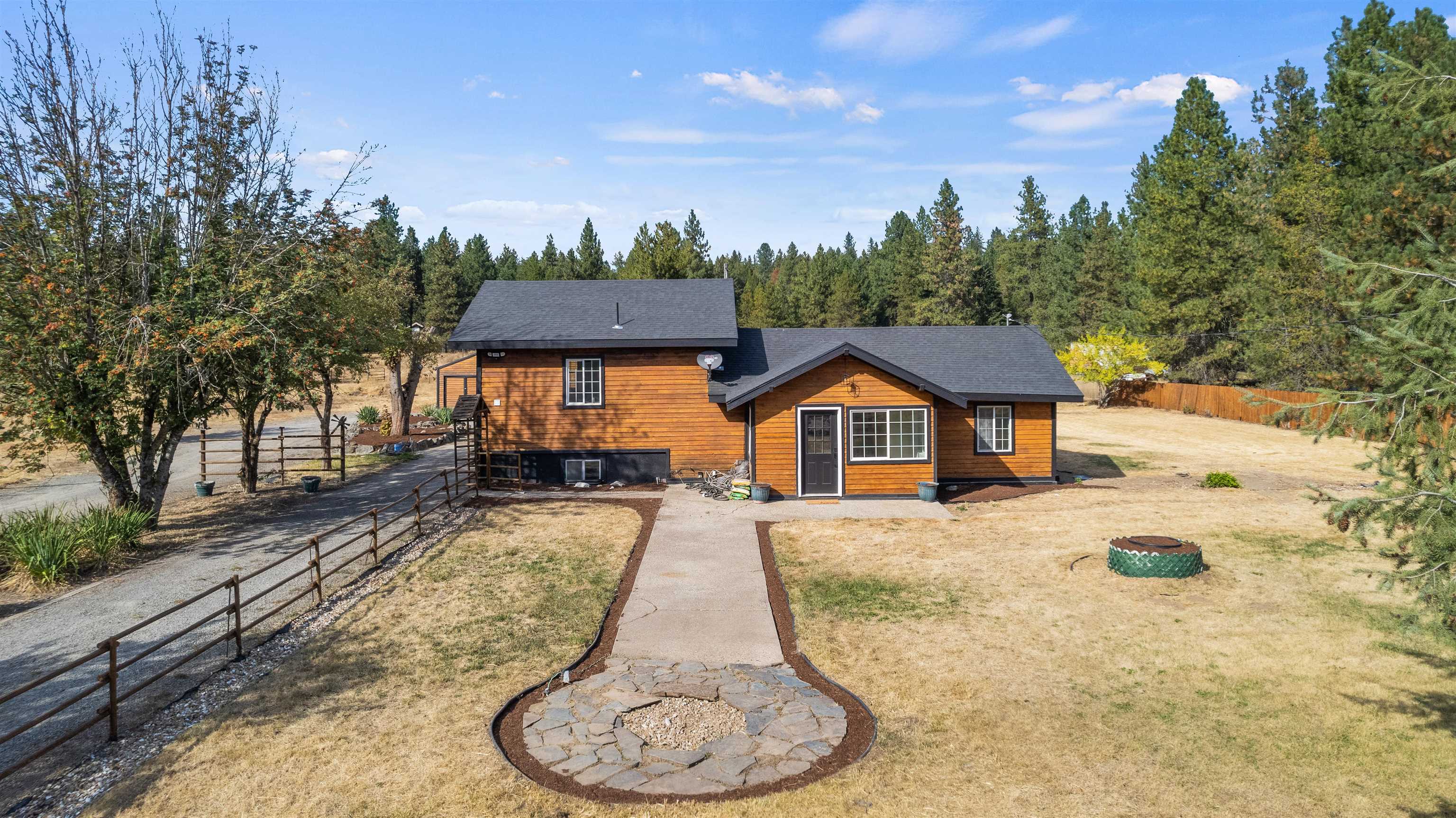 8819 East Bridges Road Elk, WA 99009 - Photo 2 of 43