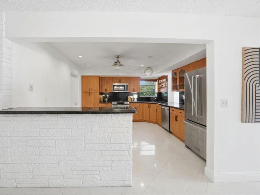 5501 Monroe Street Hollywood, FL 33021 - Photo 8 of 31 kitchen