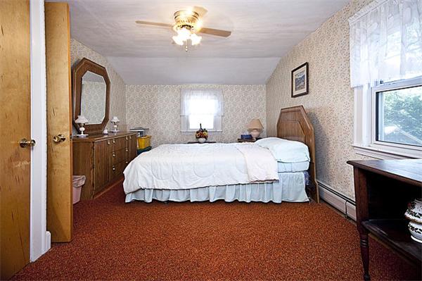 92 Thornton Road Waltham, MA 02453 - Photo 14 of 21 Gallery Image 14