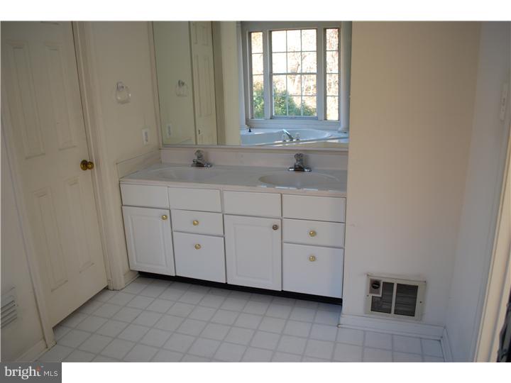 222 Rhett Drive Newark, DE 19702 - Photo 15 of 23 Master Bathroom