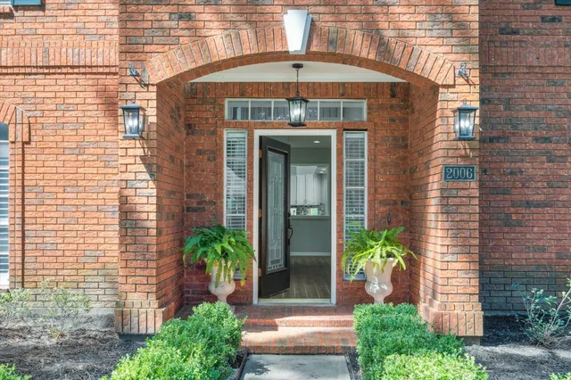 $545,000 | 2006 Raven's Crest Drive, Sugar Land, TX 77478