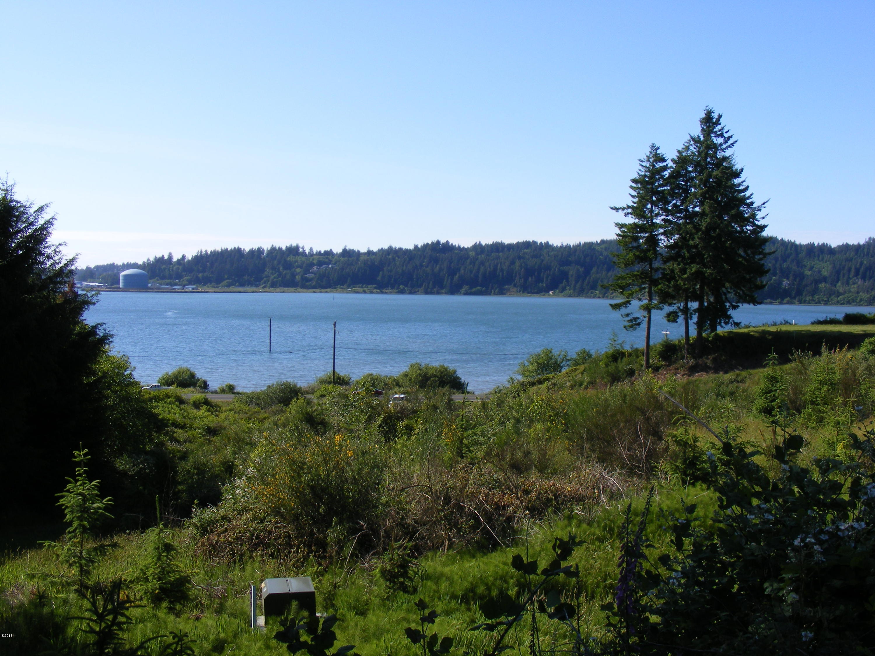 1500 Yaquina Bay Road Newport, OR 97365 - Photo 3 of 8 View - more westerly