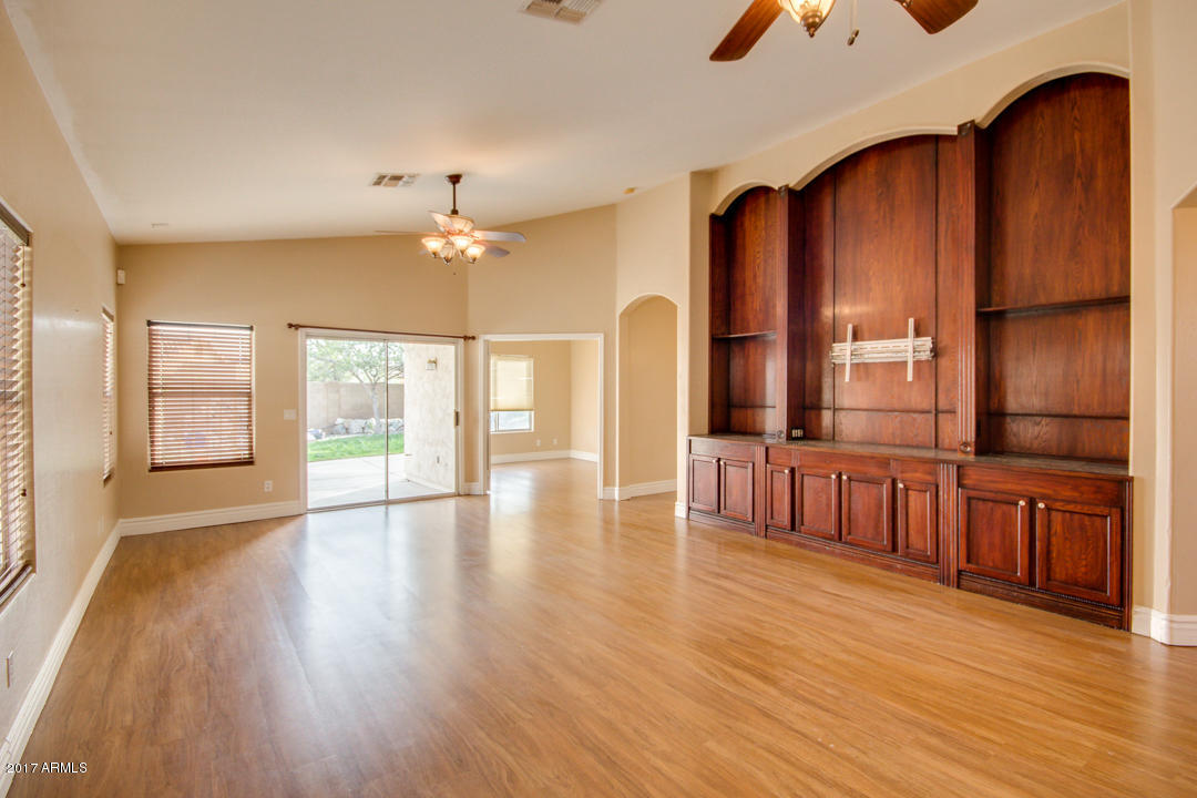 11033 West Granada Road Avondale, AZ 85392 - Photo 5 of 38 06-Granada