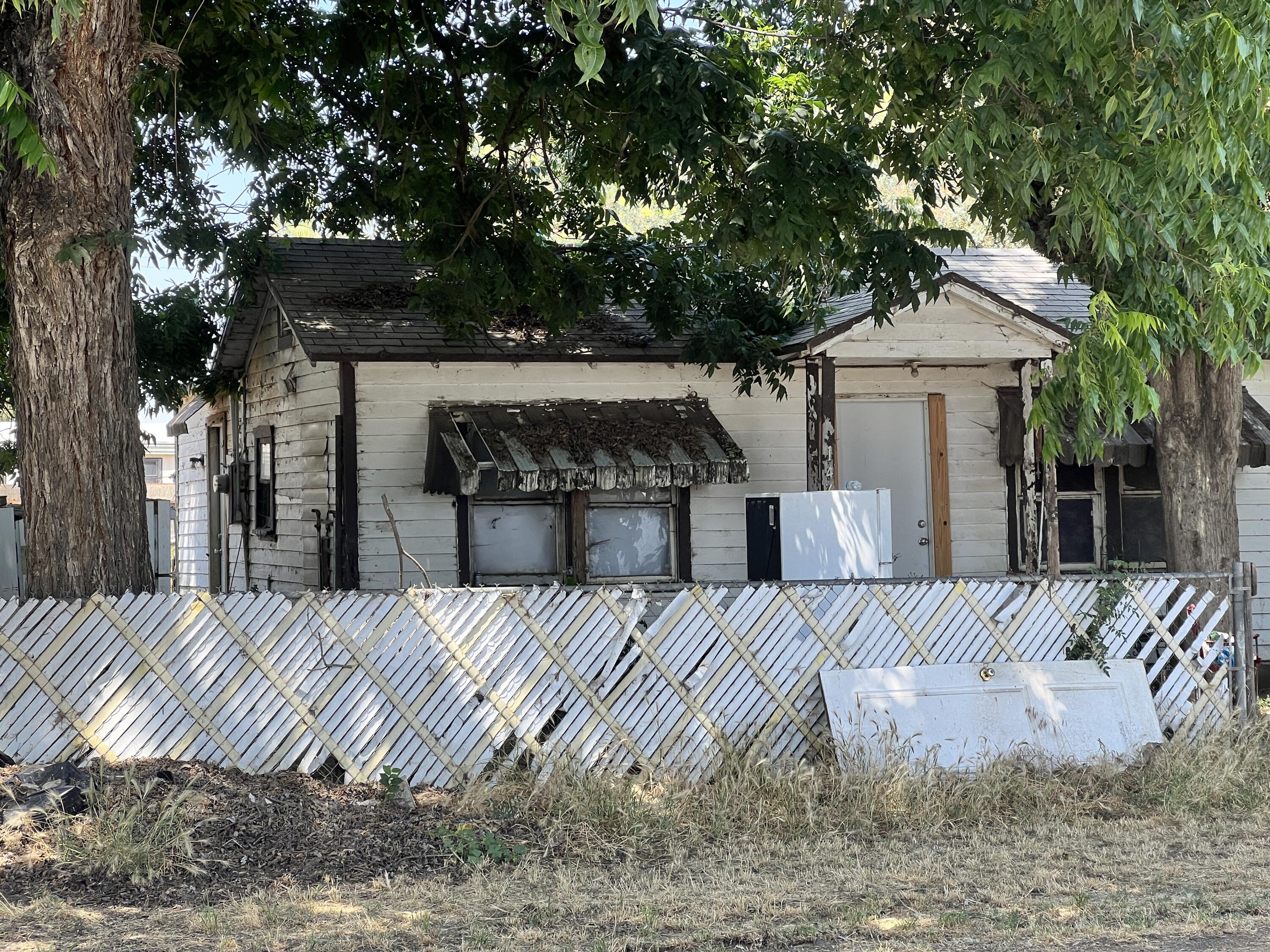 14733 Imperial Road Porterville, CA 93257 - Photo 2 of 3 IMG_8283