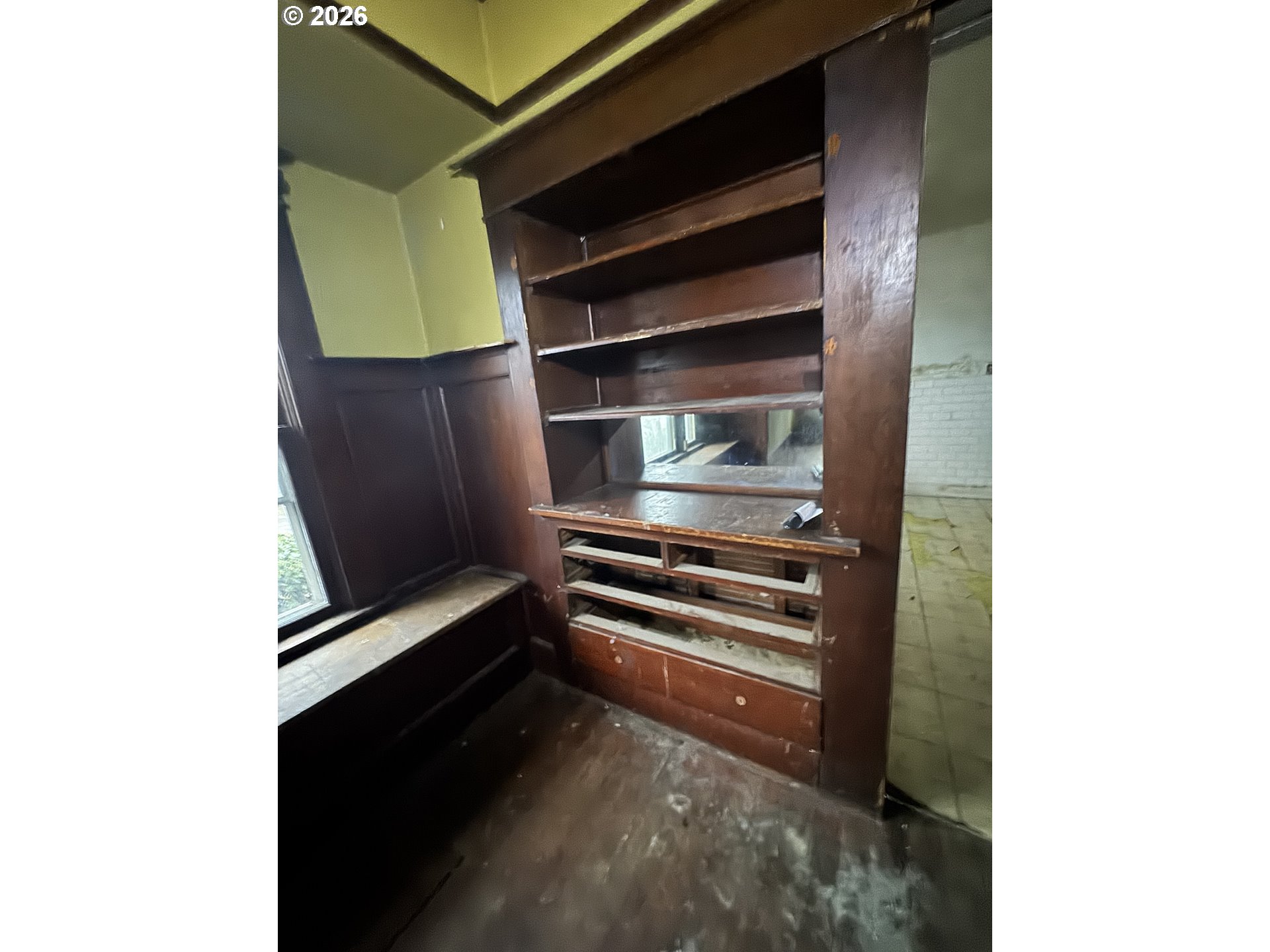 6422 Southeast Carlton Street Portland, OR 97206 - Photo 14 of 27 a view of room with wooden floor