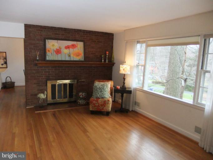 6107 Wiscasset Road Bethesda, MD 20816 - Photo 12 of 21 Living Room