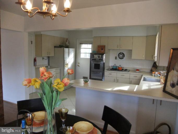 6107 Wiscasset Road Bethesda, MD 20816 - Photo 15 of 21 Kitchen