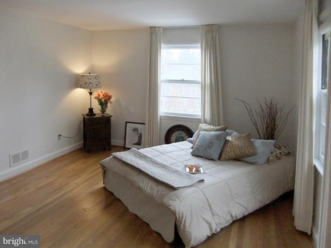 6107 Wiscasset Road Bethesda, MD 20816 - Photo 20 of 21 Bedroom (Master)