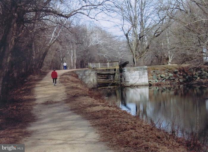 6107 Wiscasset Road Bethesda, MD 20816 - Photo 4 of 21 Canal
