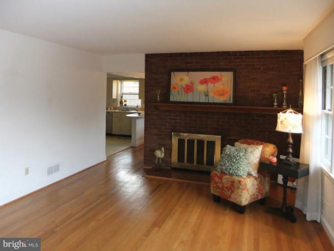 6107 Wiscasset Road Bethesda, MD 20816 - Photo 9 of 21 Living Room