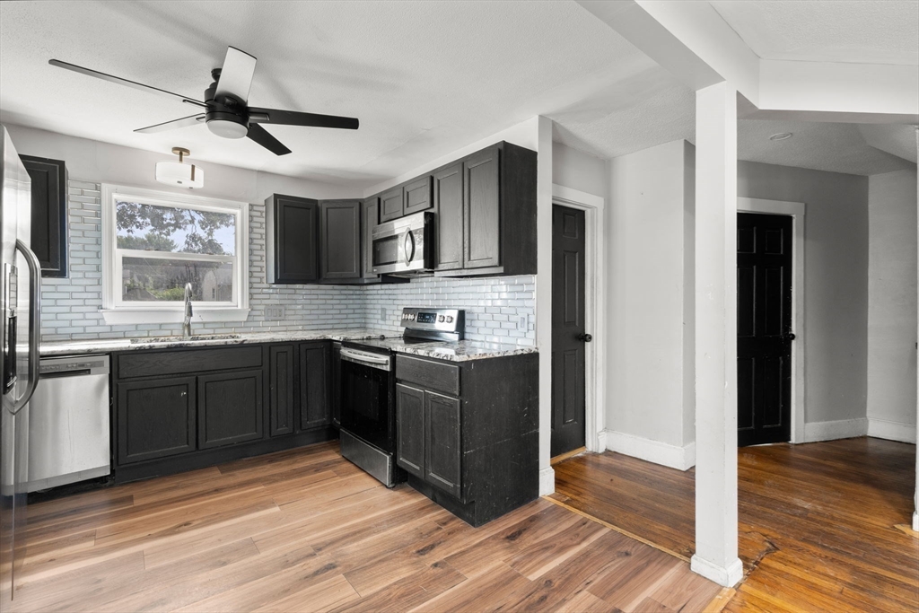 35 Merrimac Avenue Springfield, MA 01104 - Photo 3 of 23