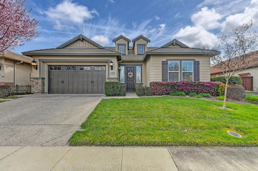 Welcome to 2104 Benton Loop in Roseville, CA a vibrant 55+ community!