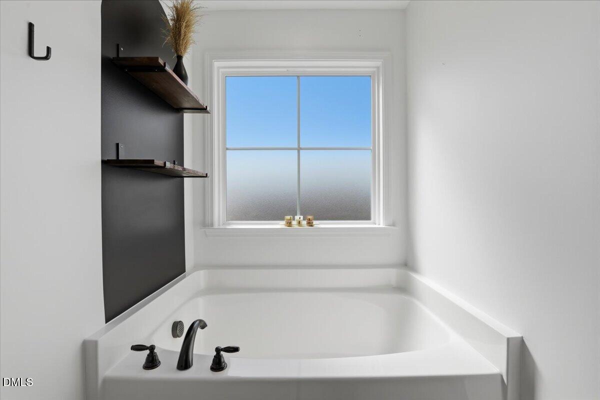 136 Fallingbrook Drive Kenly, NC 27542 - Photo 34 of 54 a bathroom with a bathtub