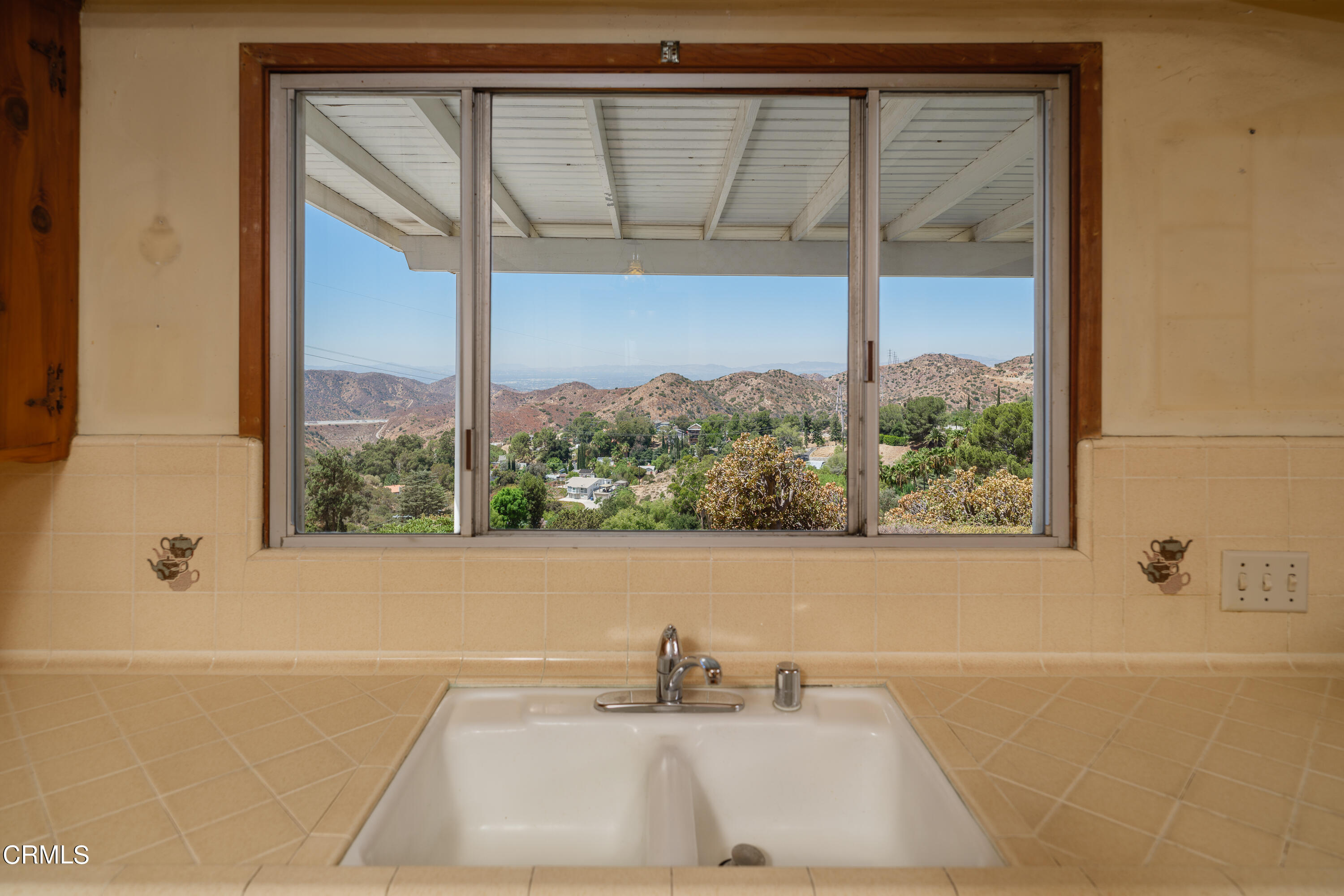 7162 Estepa Drive Tujunga, CA 91042 - Photo 15 of 43 a bath tub sitting next to a window