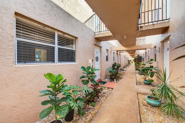 $2,475 | 500 Southwest 2nd Avenue, Unit 111, Boca Raton, FL 33432