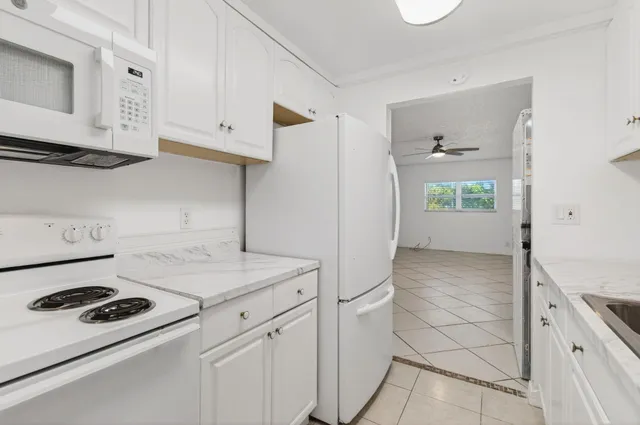 $2,475 | 500 Southwest 2nd Avenue, Unit 111, Boca Raton, FL 33432