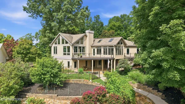 $1,899,900 | 212 Kiyuga Lane, Loudon, TN 37774