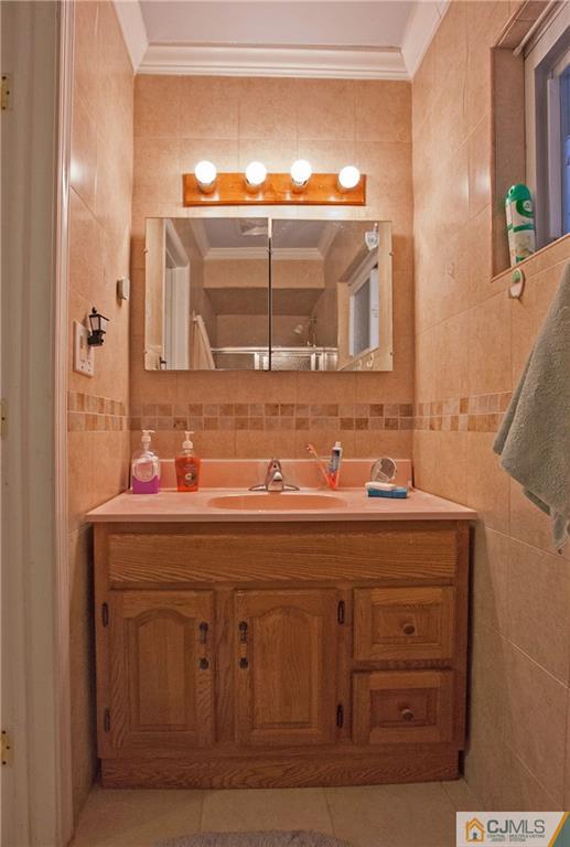 72 Kendall Road Kendall Park, NJ 08824 - Photo 8 of 13 Gallery Image 8