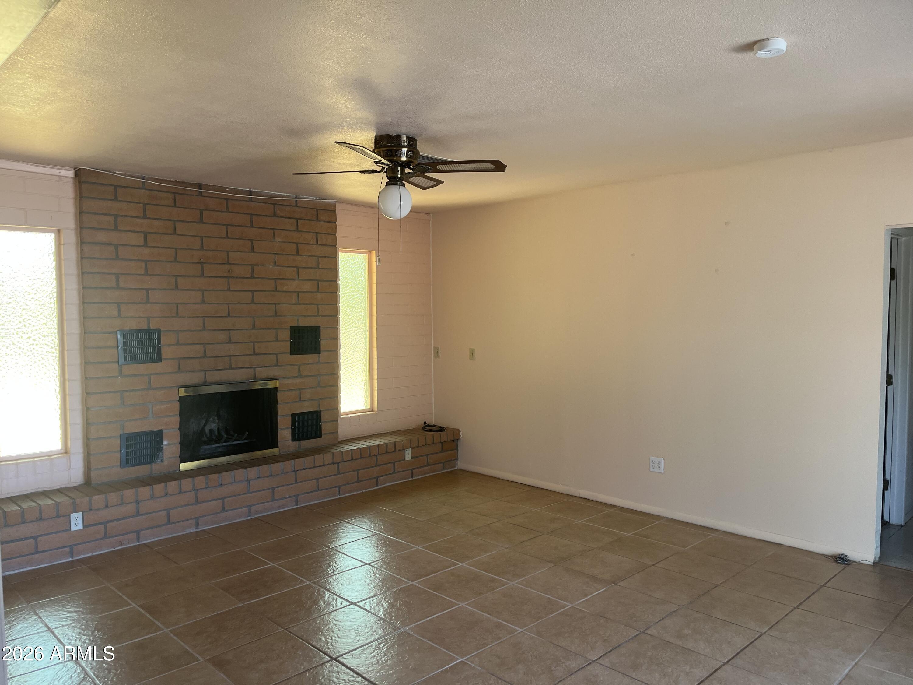 2109 East 7th Street Douglas, AZ 85607 - Photo 4 of 9 2109 E 7th Street Family Room Photo Jul