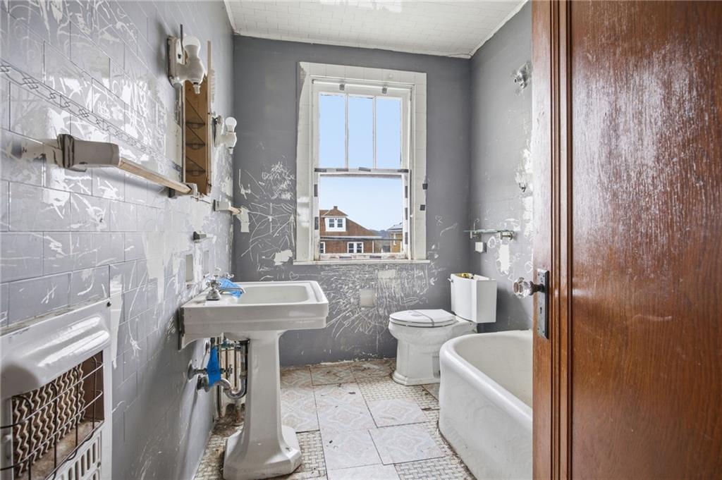 2900 Middletown Road Pittsburgh, PA 15204 - Photo 15 of 33