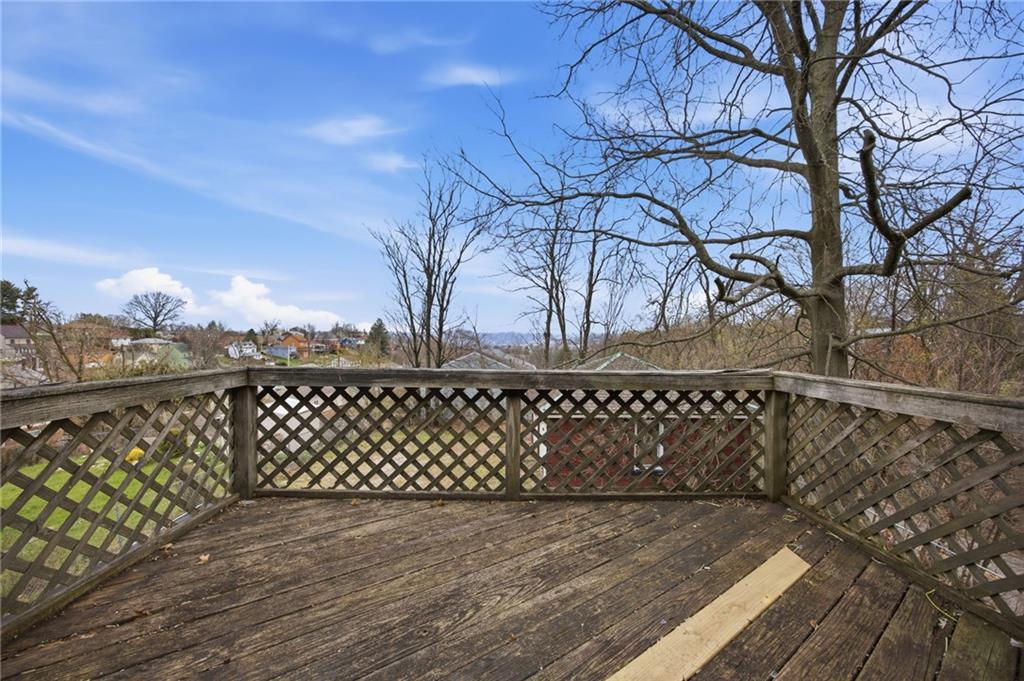 2900 Middletown Road Pittsburgh, PA 15204 - Photo 25 of 33 Second Floor Porch