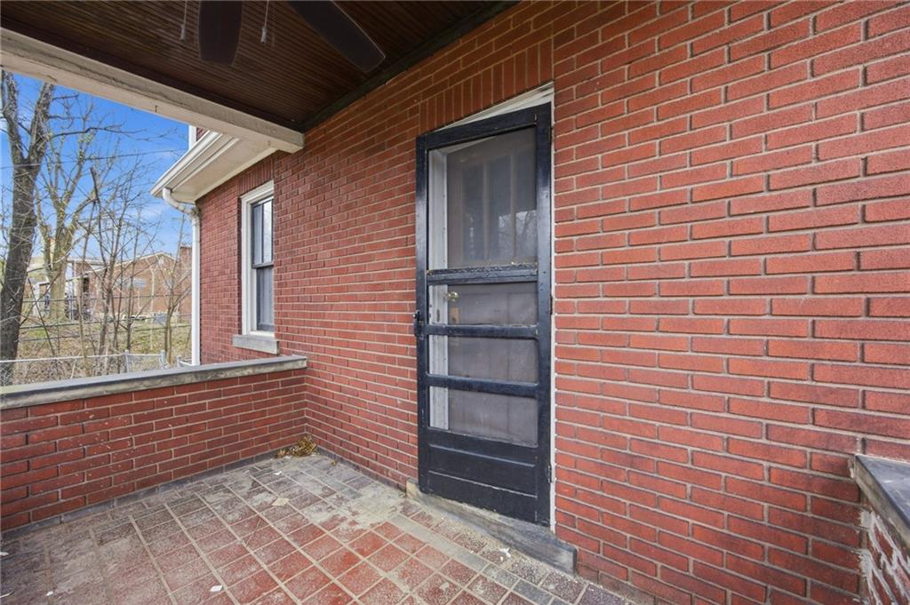 2900 Middletown Road Pittsburgh, PA 15204 - Photo 28 of 33 Back Porch