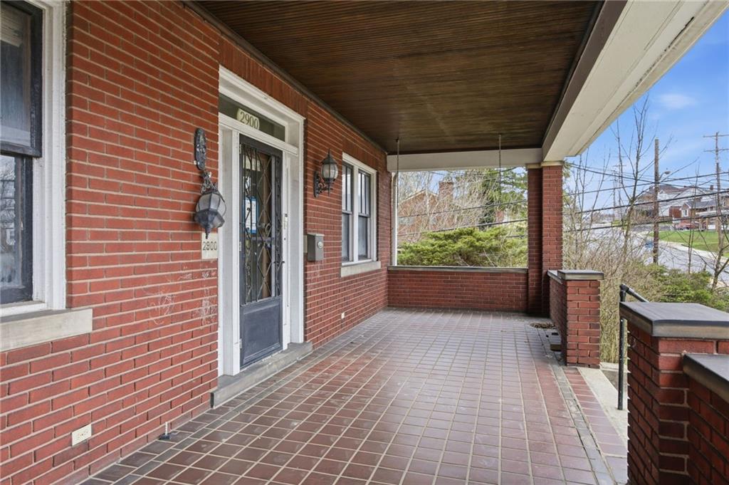 2900 Middletown Road Pittsburgh, PA 15204 - Photo 4 of 33 Front Porch