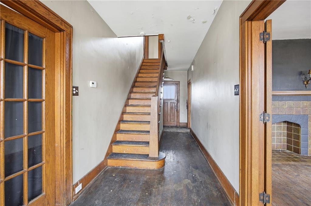 2900 Middletown Road Pittsburgh, PA 15204 - Photo 10 of 33 Foyer