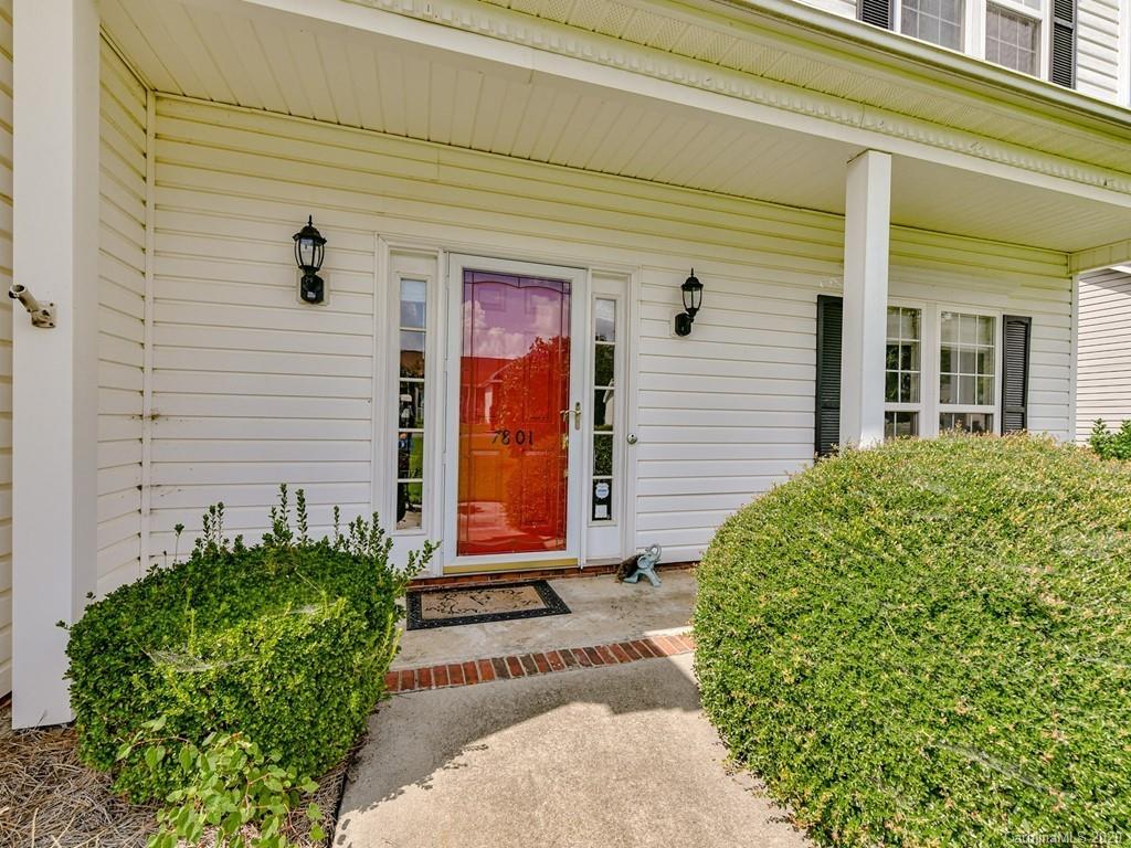 7801 Ebony Road Charlotte, NC 28216 - Photo 5 of 42 Gallery Image 5