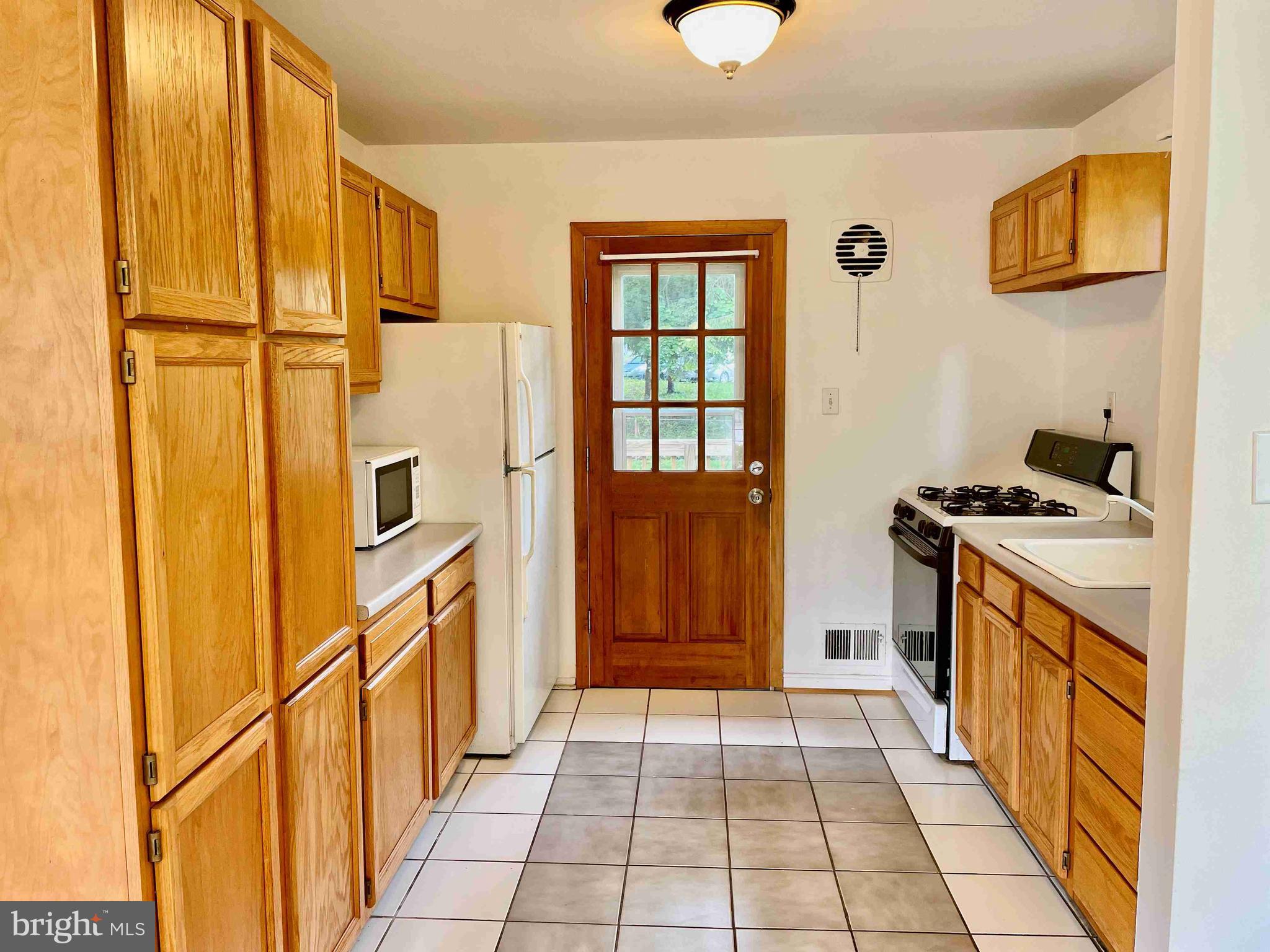 3723 Ralph Road Silver Spring, MD 20906 - Photo 3 of 43 Gallery Image 3
