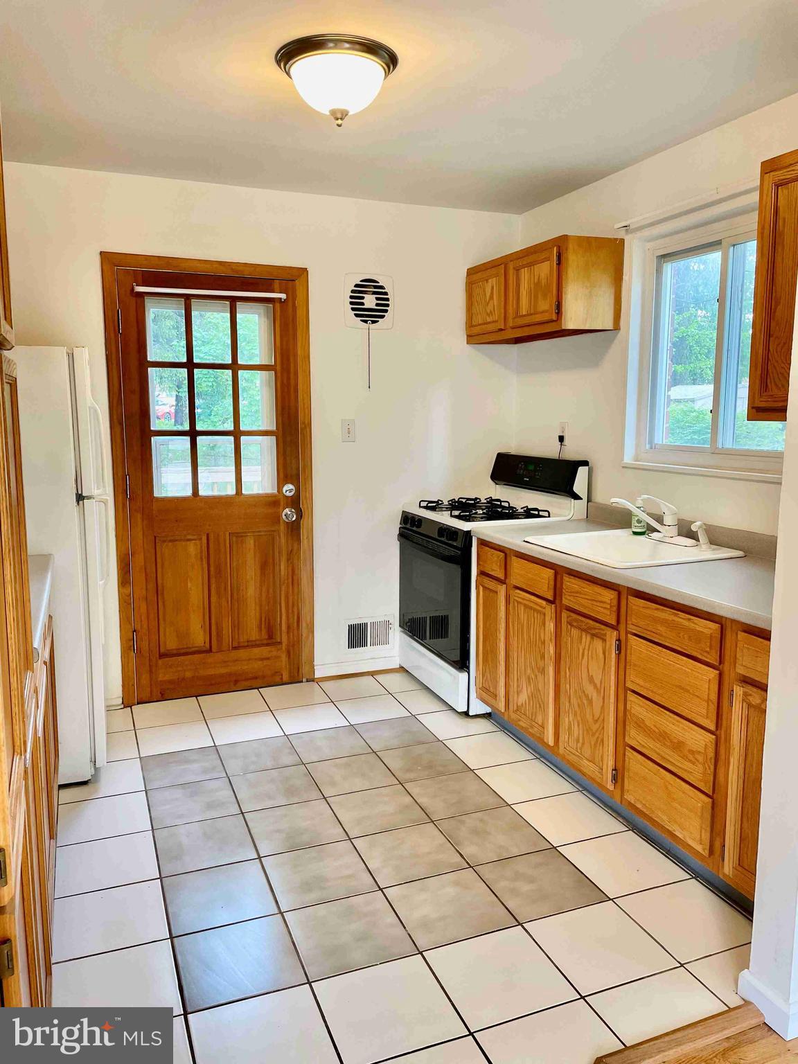 3723 Ralph Road Silver Spring, MD 20906 - Photo 4 of 43 Gallery Image 4