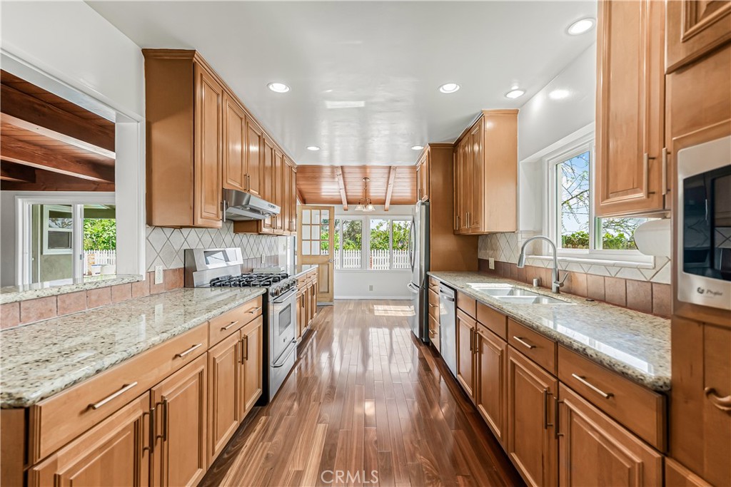 1111 Arbor Dell Road Los Angeles, CA 90041 - Photo 15 of 43