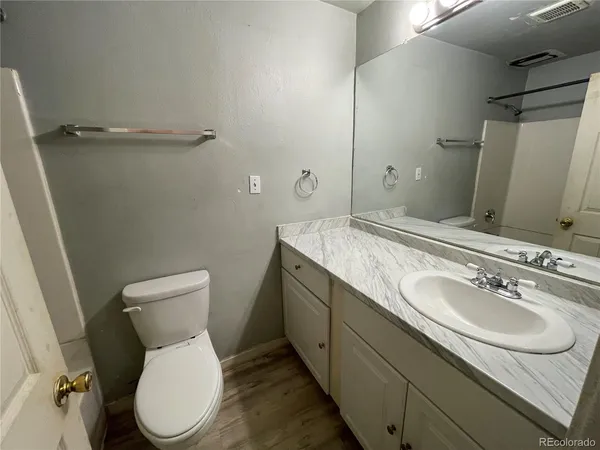 $795 | 1590 Clinton Street, Unit 4, Aurora, CO 80010