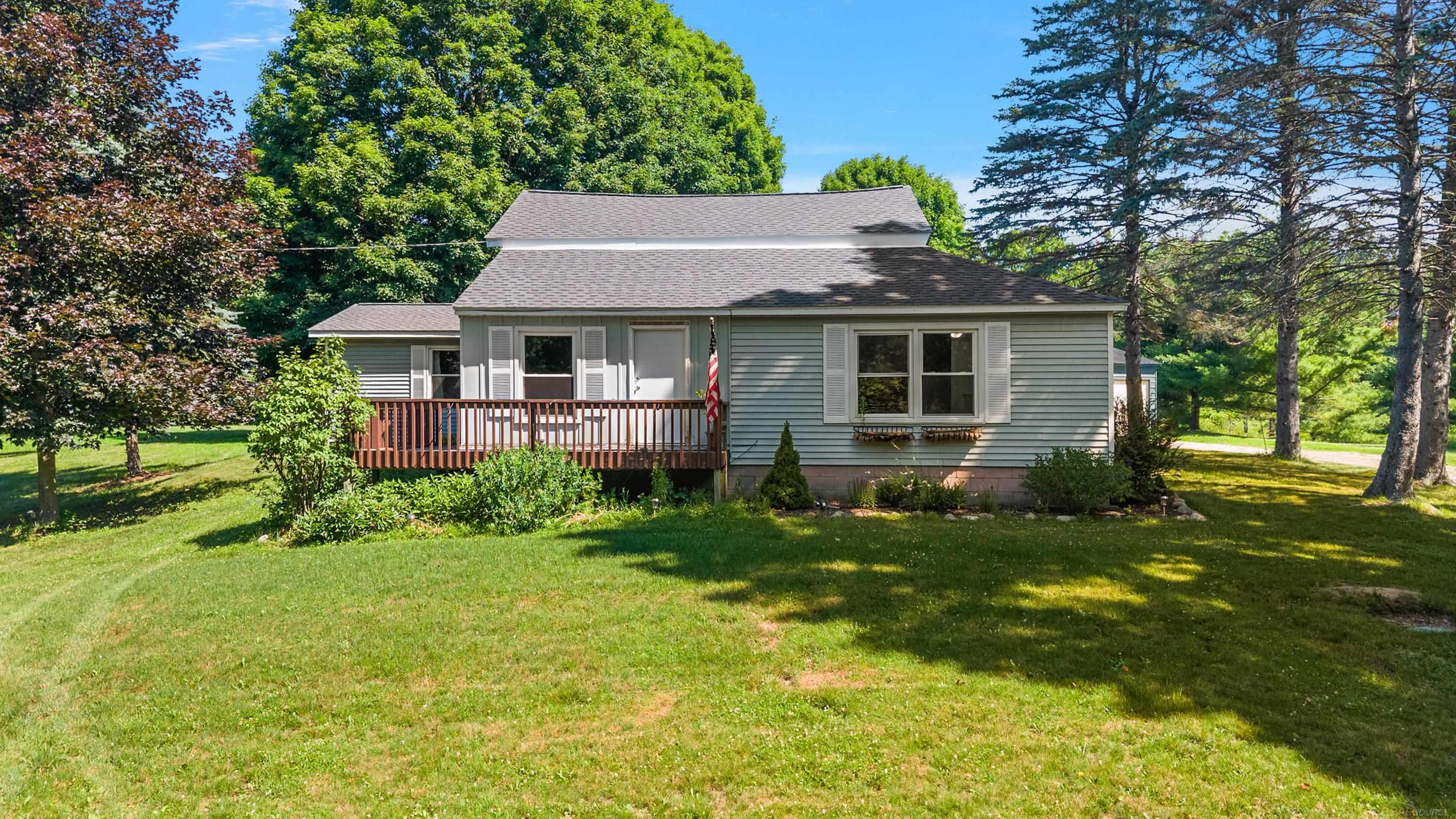 149 East Hunters Creek Road Lapeer, MI 48446 - Photo 2 of 71 50215016-4855f8a4-ae30-485f-b210-1b13355546c0.JPG