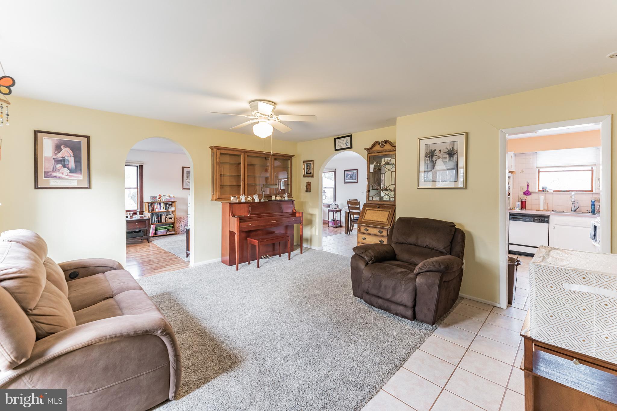 1602 Buttonwood Road Flourtown, PA 19031 - Photo 3 of 30 Living Room