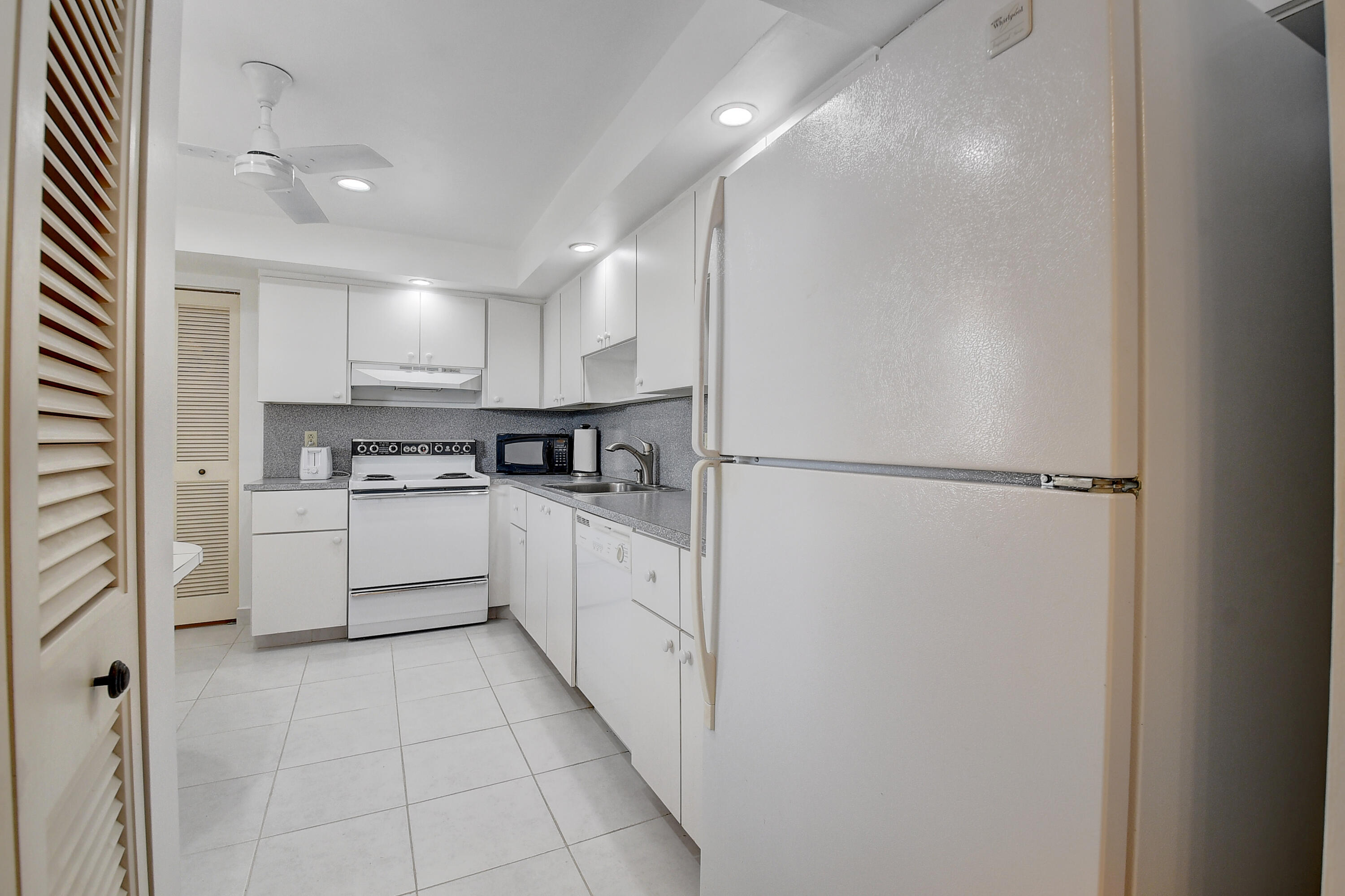 6300 Northwest 2nd Avenue, Unit 403 Boca Raton, FL 33487 - Photo 16 of 37 16_dsc_5490_1_2_3_4