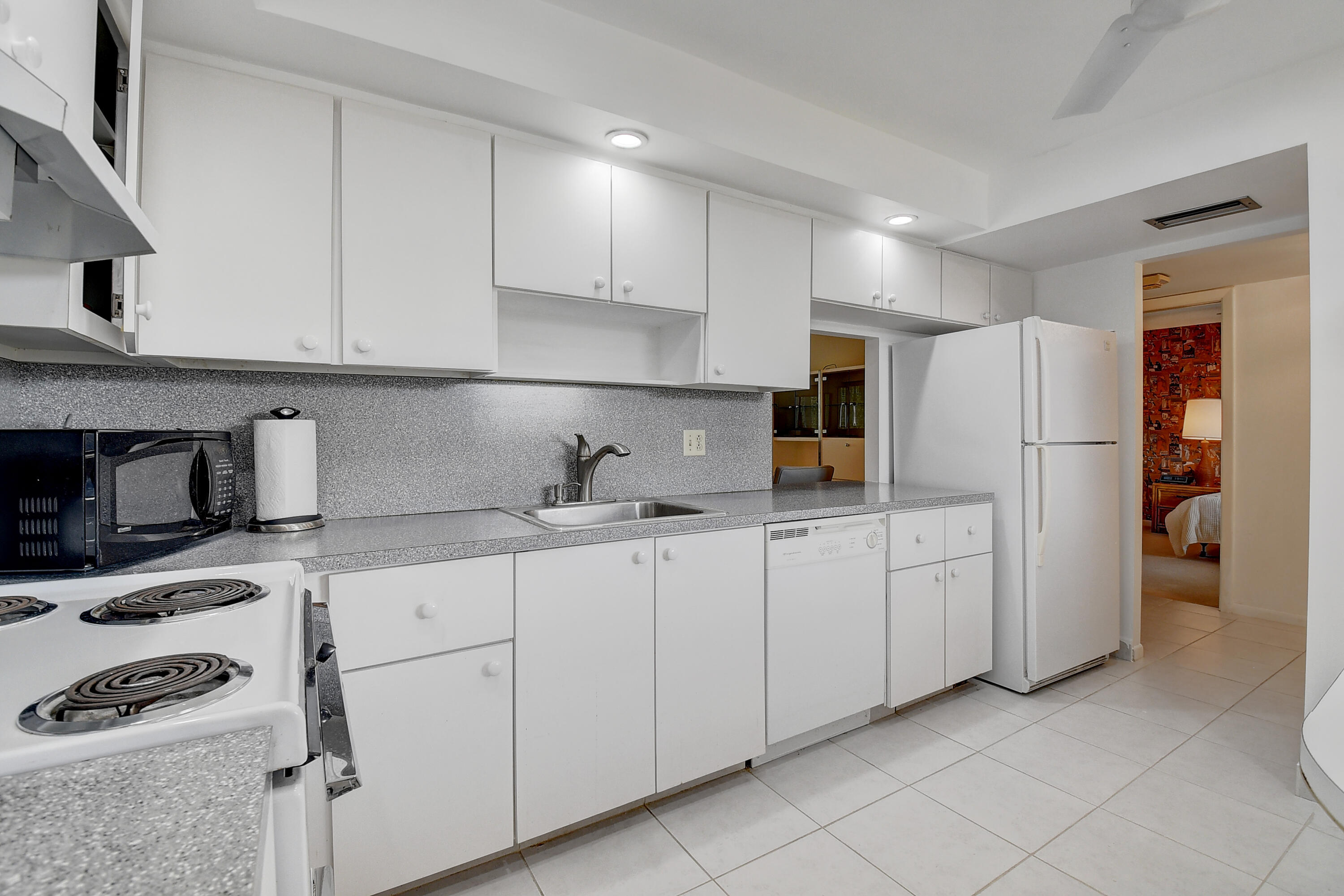 6300 Northwest 2nd Avenue, Unit 403 Boca Raton, FL 33487 - Photo 18 of 37 18_dsc_5505_6_7_8_9