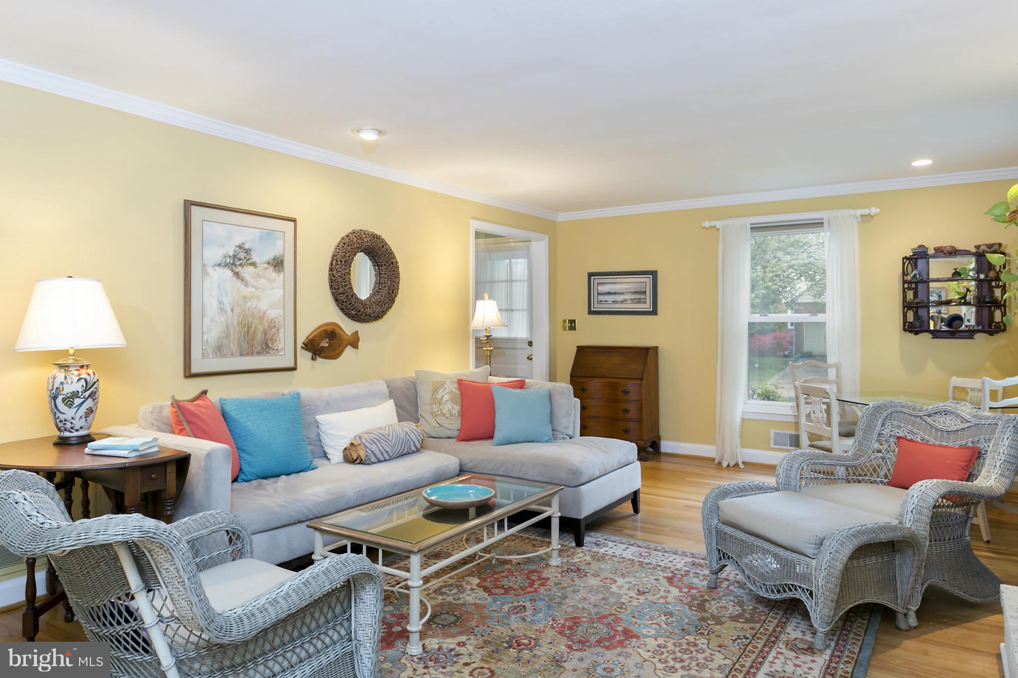 7104 Copeleigh Road Baltimore, MD 21212 - Photo 3 of 27 Living Room